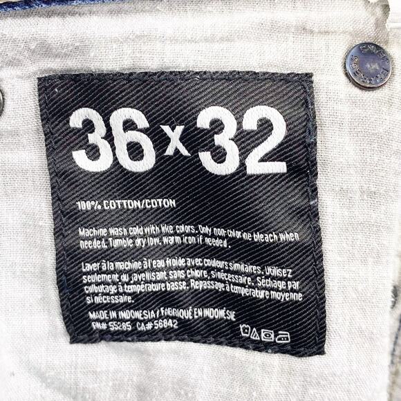 EXPRESS Men's Loose Fit Straight Leg Mid-Rise Cotton Jeans - Picture 3 of 11